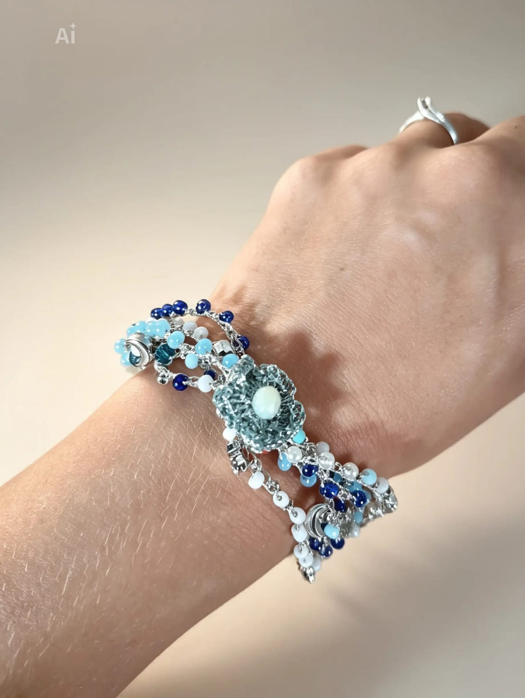 Bracciale Fili Intrecciati - Azzurro con fiore indossato